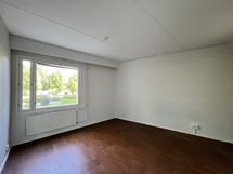 Päämakuuhuoneessa on runsaasti säilytystilaa!