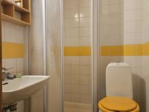 kylpyhuone yläkerrassa