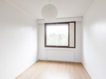 Makuuhuone keittiön vieressä