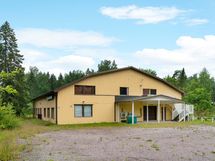 Monikäyttöinen halli hyvällä sijainnilla.