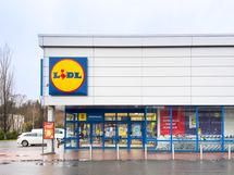 Lidl kaivoksela ja S-Market muutaman sadan metrin päässä.