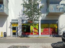 Lähikauppaan alle 5 minuutin kävelymatka.