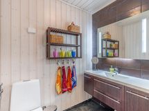 Erillinen wc eteisen yhteydessä