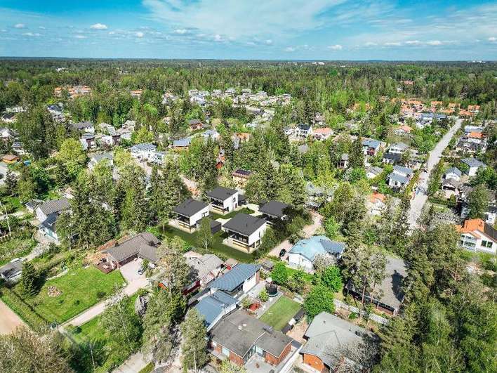 Omakotitalo, Olohuone, avokeittiö, 3 makuuhuonetta, työhuone, 2 kylpyhuonetta, sauna, erillinen wc, vaatehuone, 121/156 m², Kuurinniitty, Espoo