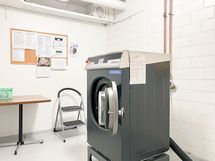 Talossa on pesutupa ja kuivaushuone.