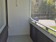 Lasitettu parveke länteen