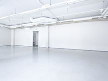 korkea monikäyttöinen liiketila