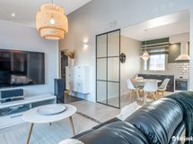 Tyylikäs lasiseinä tuo oman mausteen sisustukseen