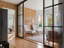 Alakerran takka-aula.