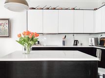 Saareke tarjoaa säilytystilaa  ja aina kaivattua laskutasoa