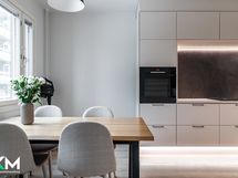 Keittiökuva 2 jossa näkyy led valaistus.