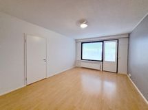 Olohuoneesta käynti parvekkeelle