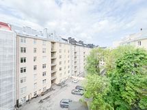 Sisäpihan näkymät ovat luoteen suuntaan.