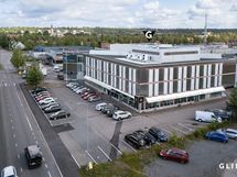 Pihassa asiakaspysäköintiä