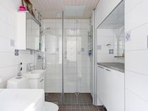 Uusittu kylpyhuone putkiremontin yhteydessä