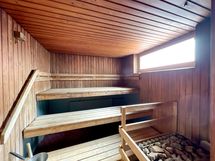 Taloyhtiön sauna.