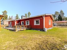 Takapiha / Bakgård