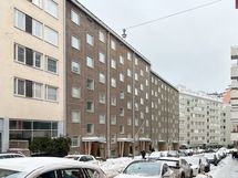 Omalla tontillaan sijaitseva yhtiö on rakennettu vuonna 1956 ja mm. putkiremontti on jo tehty.