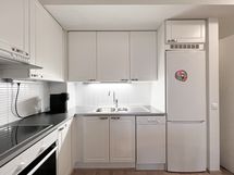 Astianpesukone helpottaa arjen kotitöitä.