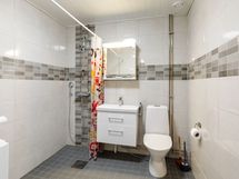 Kylpyhuone hiljattain remontoitu