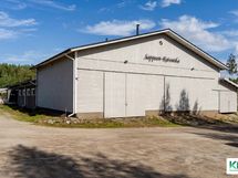 Talli pihaan ajettaessa.