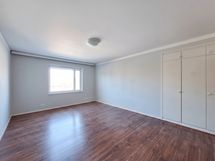 Kuvista poistettu kalusteita digitaalisesti