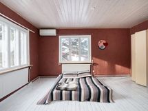 Yläkerran huone