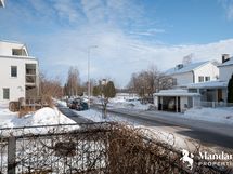 Näkymä terassilta Tuiran rannalle päin.
