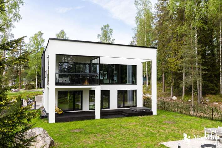 Omakotitalo, 5h+avok.+rt+ 2x kph+s+khh+et+wc+var+lasit. terassi, 254/265 m², Karhusaari, Helsinki