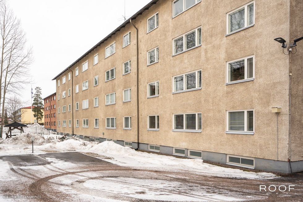 1950-luvun rakennusten jykevä rakenne ja ajaton arkkitehtuuri luovat talolle ajattoman ilmeen.