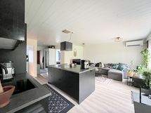 Tervetuloa remontoituun tilavaan kolmioon, jossa oma piha ja sauna.