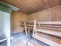 sauna piharakennuksessa
