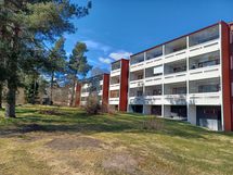 Parvekkeet sisäpihan puoleen
