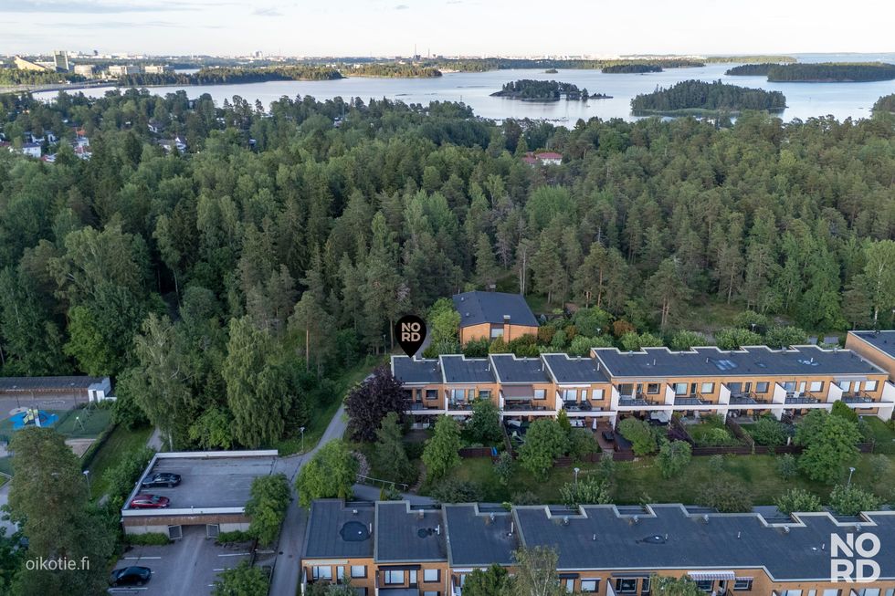 Parveke ilmansuunta lounaan ja lännen väliin.