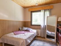 Makuuhuone alakerta 4