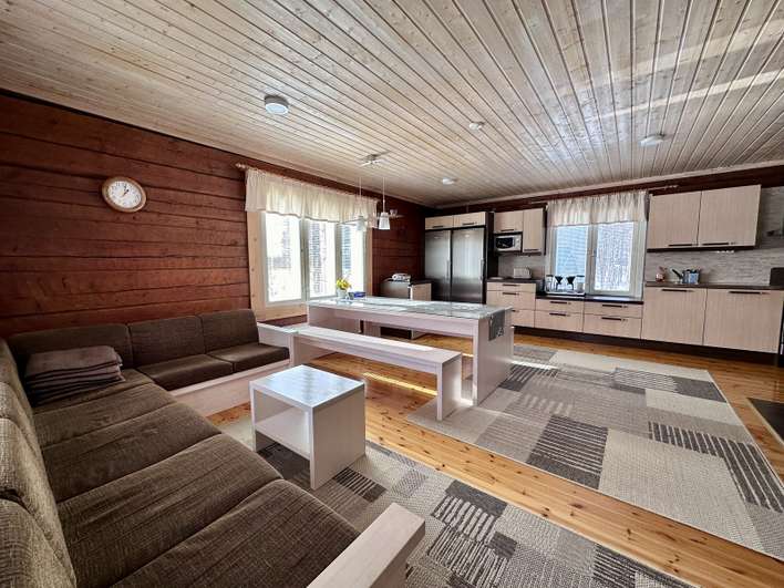 Loma-asunto, Hirsinen loma-asunto,vierasmökki,  saunarakennus (molemmille miehille ja naisille omat puolet), liiterit, varastot, 87 m², Ala-Kitka - Näkymä 4