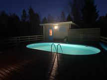 Pihasauna ja uima-allas