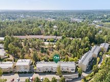 Vehreän luonnon ympäröimä