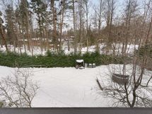 näkymä yläkerran parvekkeelta