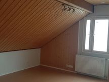 yksi vanhan talon makuuhuone