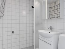 Putkiremontoitu kylpyhuone/wc.