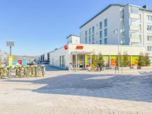 Samalta kadulta löytyy myös lähikauppa Alepa