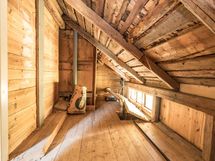 Yläkerran ullakkotila