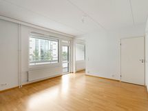 Kolmannen kerroksen kaksio on valoisa