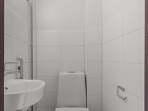 Omalla sisäänkäynnillä olevan huoneen wc