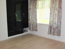 Makuuhuoneen 2 kaapisto