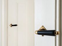 Jugend tyylin ovenkahvat, alkuperäiset täyspuiset peiliovet!