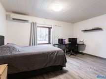 Laajennusosan makuuhuone 1