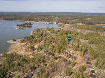 Järnö ja myytävä piha - Järnö och gården
