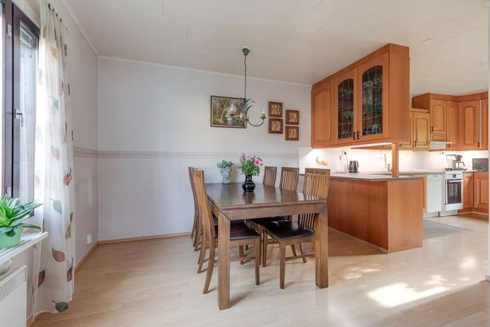Omakotitalo, 4H+K+RT+aula +2 kph+3wc+KHH, 100 m², Kuninkaanhaka - Näkymä 4